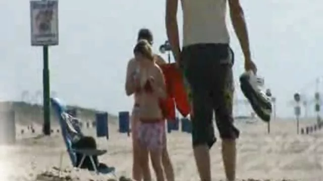 Gyönyörű erotikusvideók terhes szőke levetkőzik, bunkók a hasa