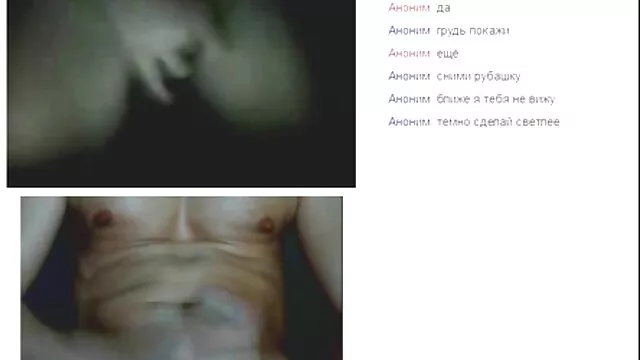 A vörös hajú szopást ad a feleségcserés szex szeretőnek az öltözőben.