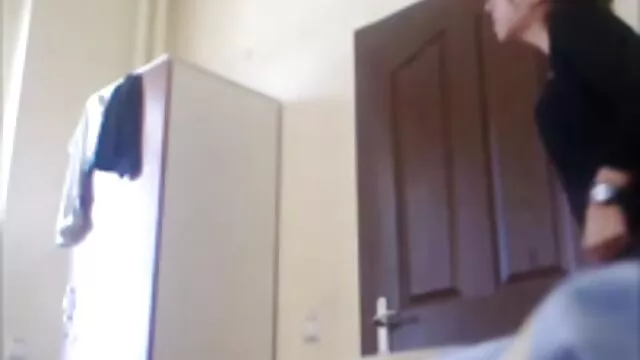 Orosz transzi baszik egy gumi kakas mostohatestvér szex a torkán, végbélnyílás.