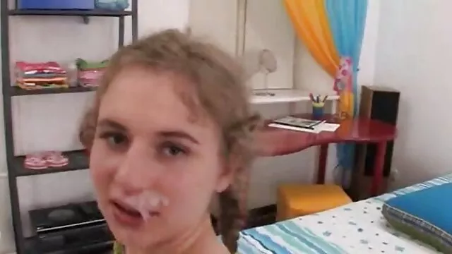 Az orosz biliárdjátékos szűk szamárral dugta a nővéreket nagy farok szex a játékasztalon.