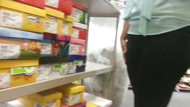 A szex a zuhanyzoban vörös anya csodálatos szépség!
