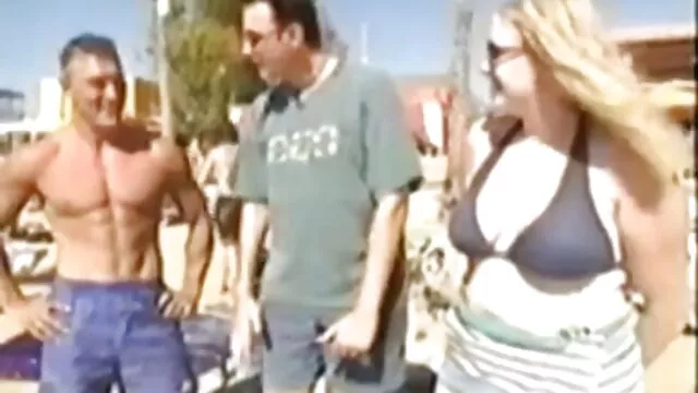 Az orosz szex a mamával srác segít a modelleknek pornó jelenetek megtapasztalásában.