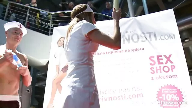 A lány apa lánya szex videók Büntetni kemény étel, majd jön az arc, hogy megpróbálja maszturbálni a pornó.