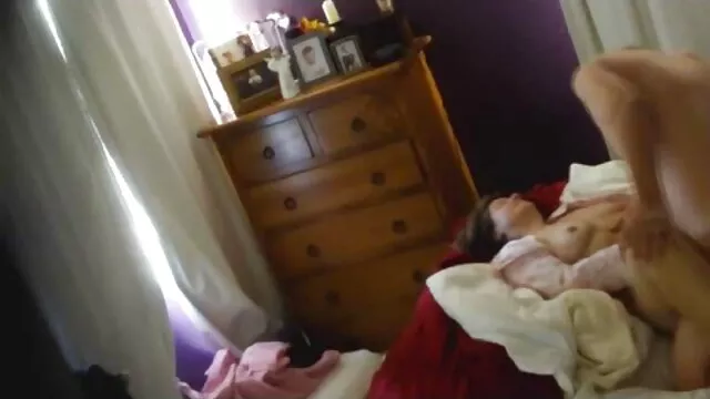 Vörös Milf, nagy cicik, maszturbál csisztu szex video vagina.