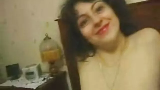 A titkár hosszú, vékony szex video teljes film lábakat mutat harisnyanadrágban.