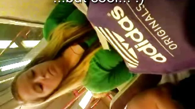 Sarah Vandella élvezi a mély szopást egy fekete kakasból, fordított helyzetben 69. ingyen apa lánya szex