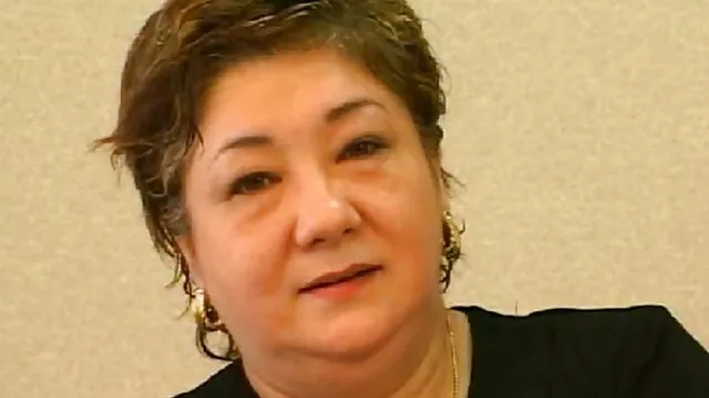 Egy erős szex tanárnővel fekete nő foglalkozik egy öregemberrel